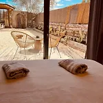 Domaine Lessya, Insolite & Bed and Breakfast