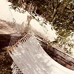 Domaine Lessya, Insolite & Bed and Breakfast