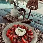 Domaine Lessya, Insolite & Bed and Breakfast