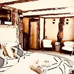 Domaine Lessya, Insolite & Bed and Breakfast