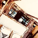 Domaine Lessya, Insolite & Bed & Breakfast