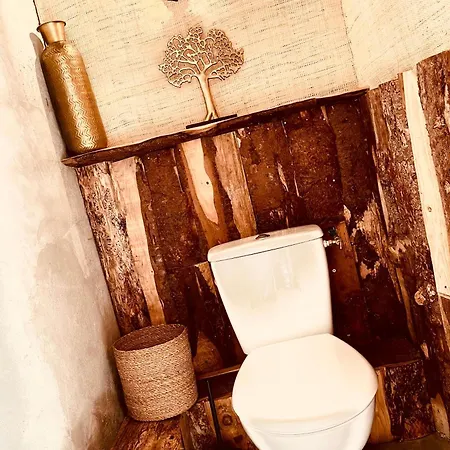 Domaine Lessya, Insolite & Alojamento de Acomodação e Pequeno-almoço 4*