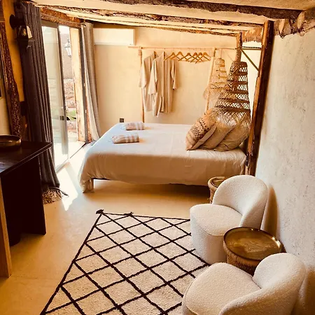 Bed & Breakfast Domaine Lessya, Insolite & 4*