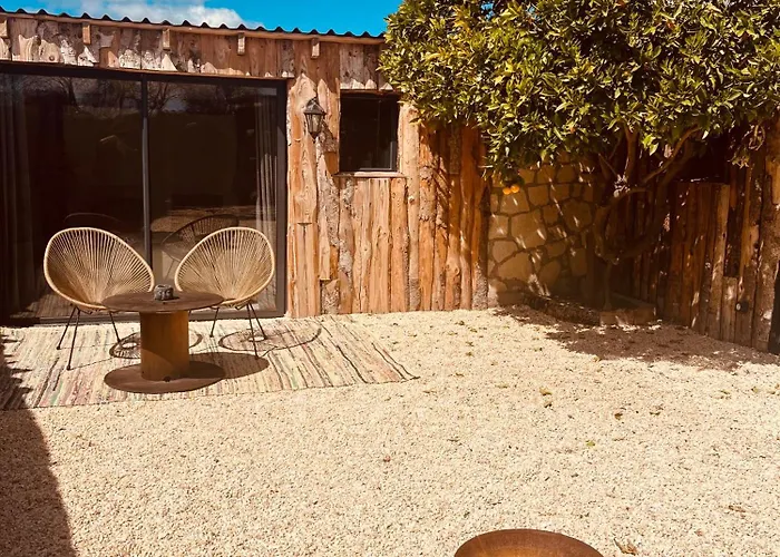 Domaine Lessya, Insolite & לינה וארוחת בוקר מוגויו