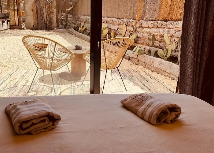Domaine Lessya, Insolite & לינה וארוחת בוקר