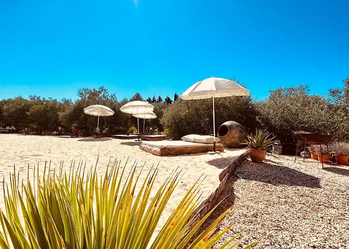 לינה וארוחת בוקר Domaine Lessya, Insolite & מוגויו