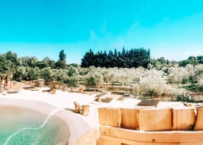 Domaine Lessya, Insolite & לינה וארוחת בוקר 4*