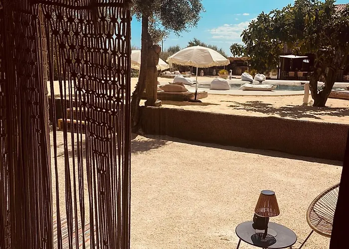 Domaine Lessya, Insolite & 4* מוגויו